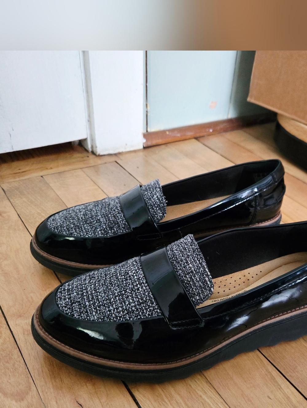 Clarks Women's Sharon Gracie Penny Loafers in Black Patent Combi Tweed, size 9 - Picture 4 of 12